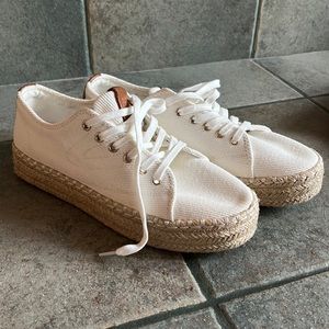 White Canvas Shoes - Tretorn